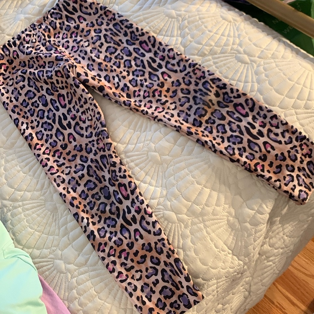 Girls Terez spandex leggings. Leopard print. Preowned. No rips or tears. Size M